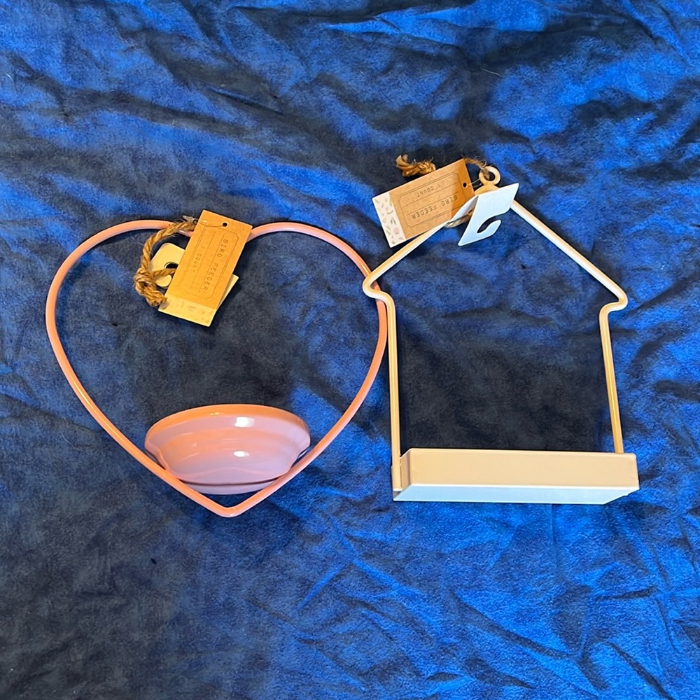 Lot of 2 bird feeders